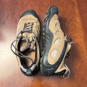 Men’s Merrell Vibram Himing Shoes, Size 10